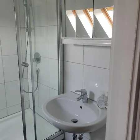 Gemuetliche Dachsuite Im Herzen Von דירה